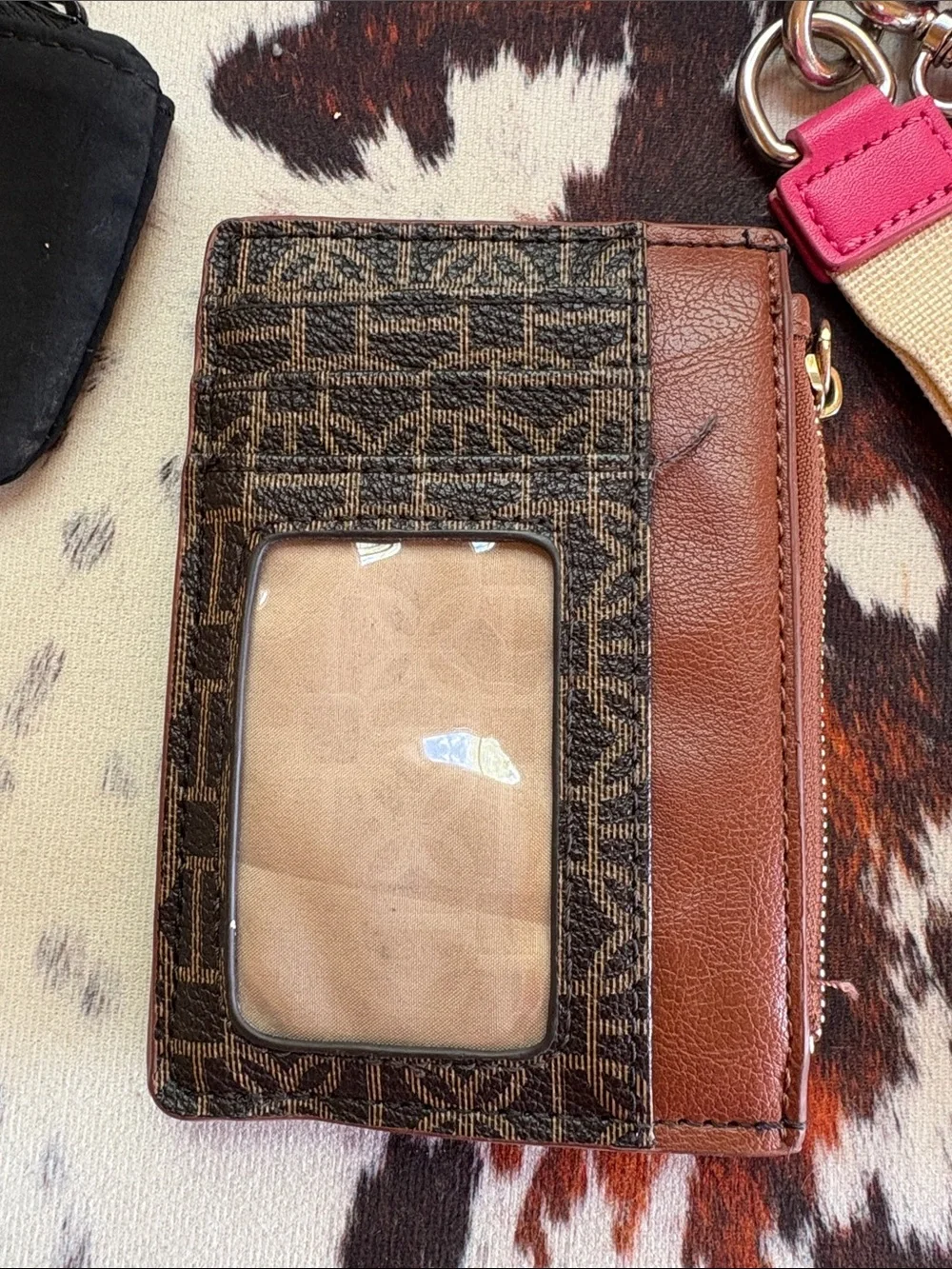 N/A compact wristlet